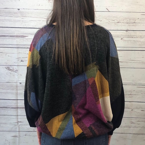 ⭐️ Flash Sale ⭐️Cropped Hem Abstract Print Sweater - Picture 3 of 3